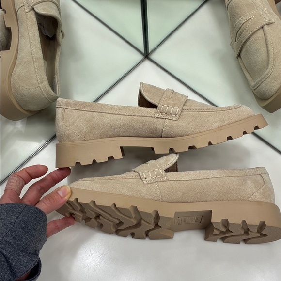 Dolce Vita Cream/Tan Suede Penny Loafers NWOT Size 9 - Picture 6 of 8